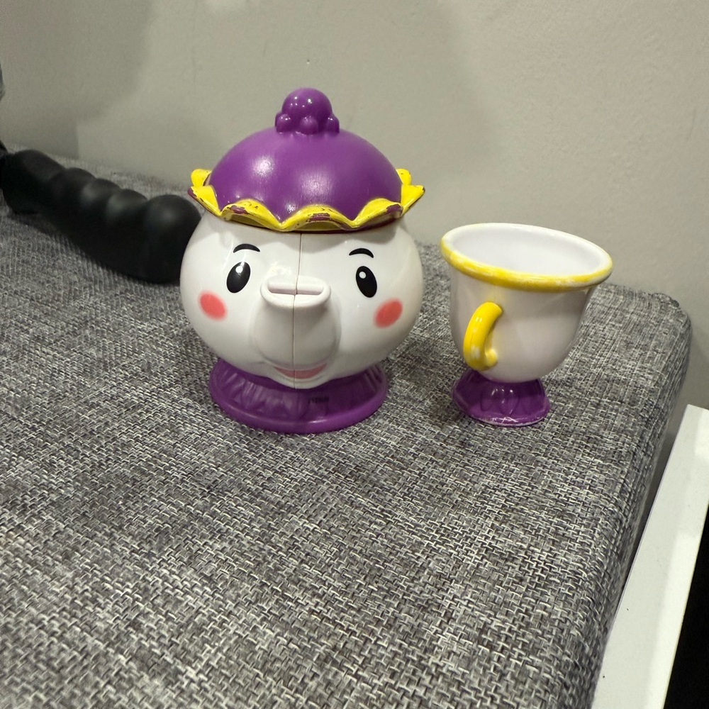 Little people Mrs Potts and teacup
